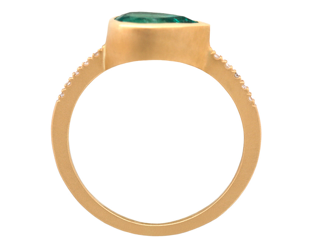0.95ct Pear Emerald & Yellow Gold Diamond Pavé Ring