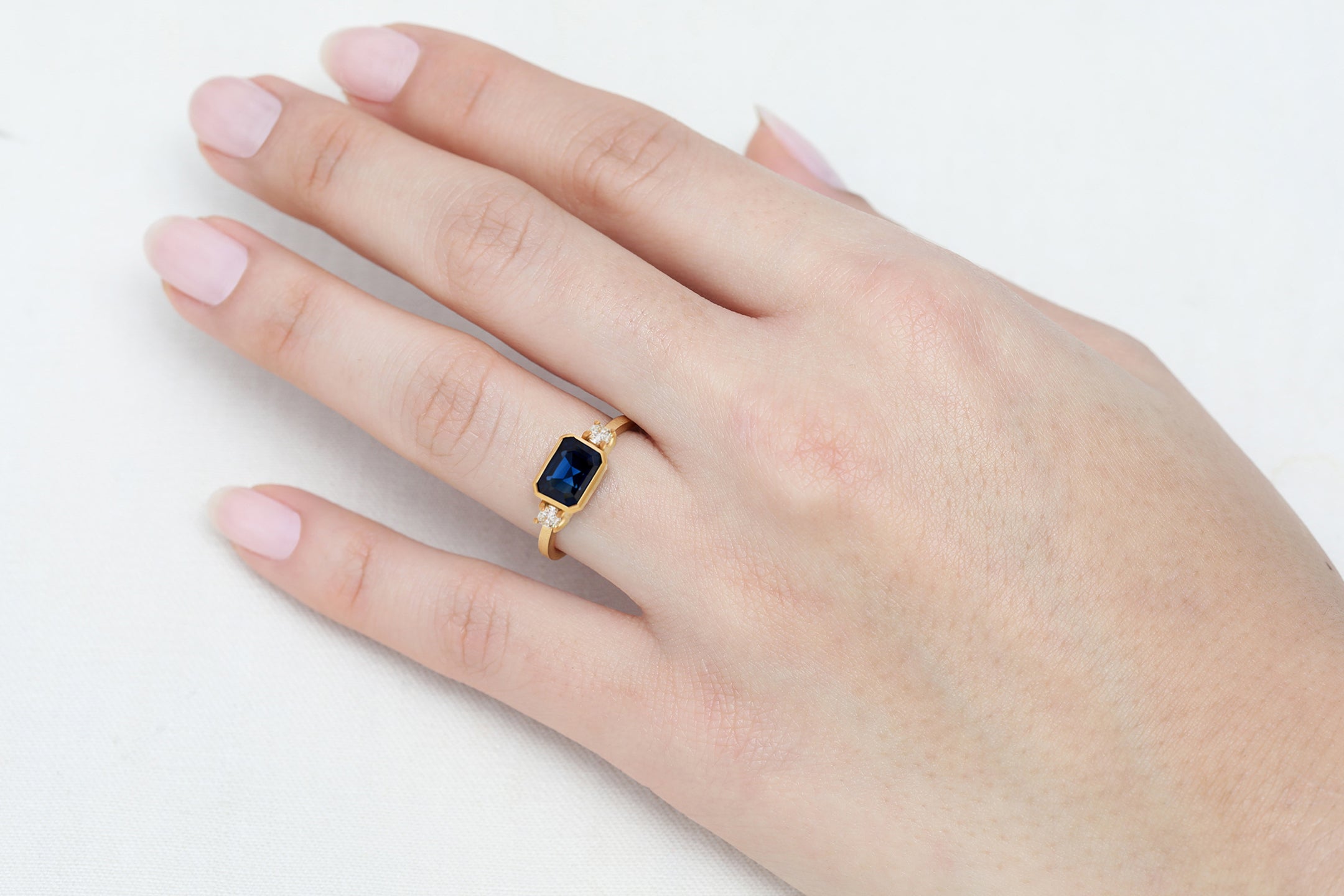 1.5ct Emerald cut Blue Sapphire & White Diamond Gold Ring