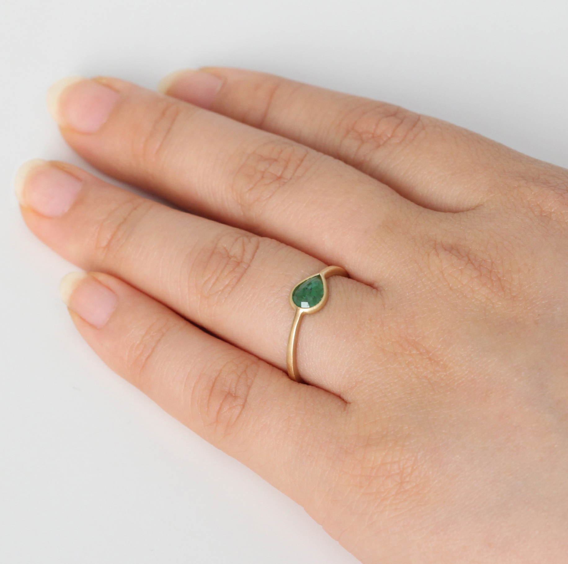 0.50ct Pear Colombian Emerald & Yellow Gold Wire Ring